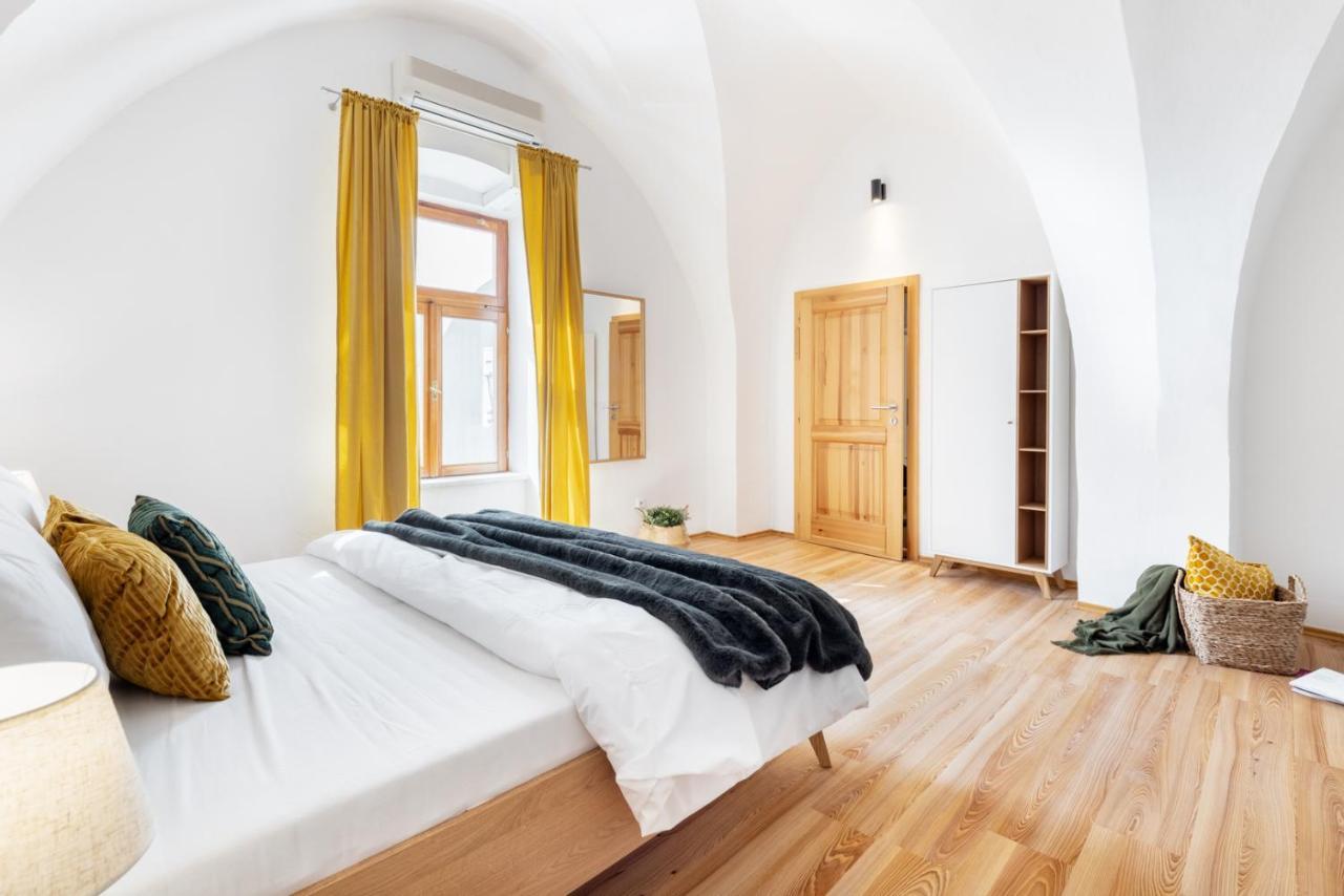 Wine & Bike City Tower Apartments Znojmo Exterior foto